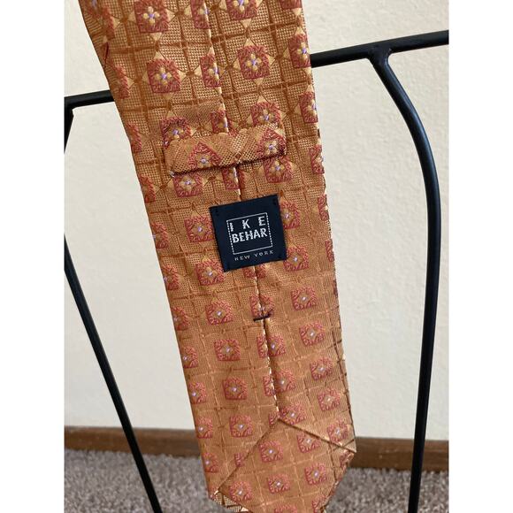 Ike Behar 100% Silk Mens Neck Tie Orange Gold Geometric Design - Picture 2 of 12